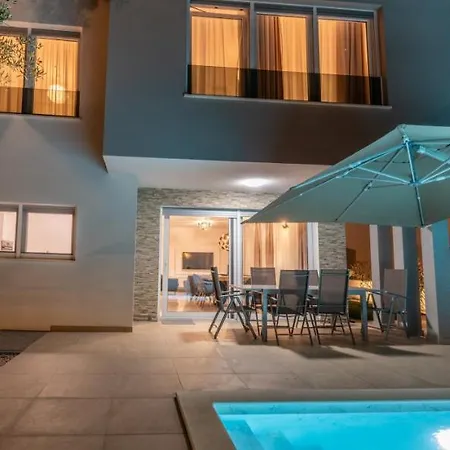 Dea - Luxus In Kroatien Mit Beheizten Pool Vrsi-mulo Bei Zadar Villa