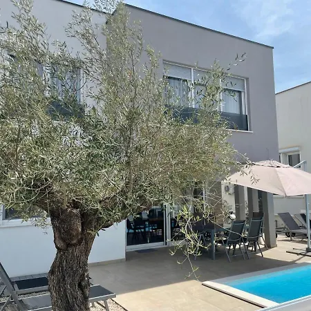 Villa Dea - Luxus In Kroatien Mit Beheizten Pool Vrsi-mulo Bei Zadar