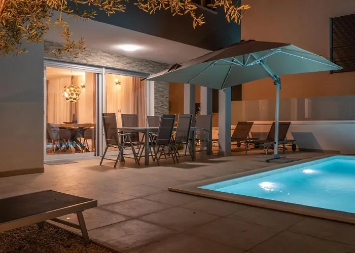 Dea - Luxus In Kroatien Mit Beheizten Pool Vrsi-mulo Bei Zadar