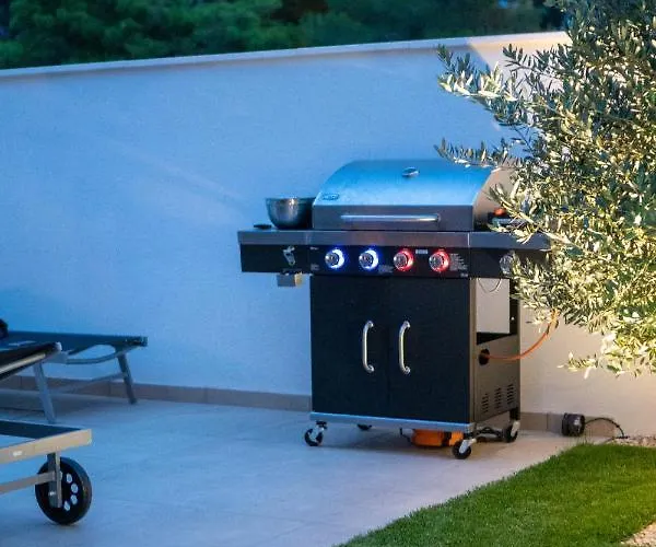 Dea - Luxus In Kroatien Mit Beheizten Pool Vrsi-mulo Bei Zadar Vrsi