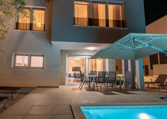 Dea - Luxus In Kroatien Mit Beheizten Pool Vrsi-mulo Bei Zadar فيلة