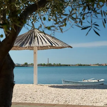Dea - Luxus In Kroatien Mit Beheizten Pool Vrsi-mulo Bei Zadar *